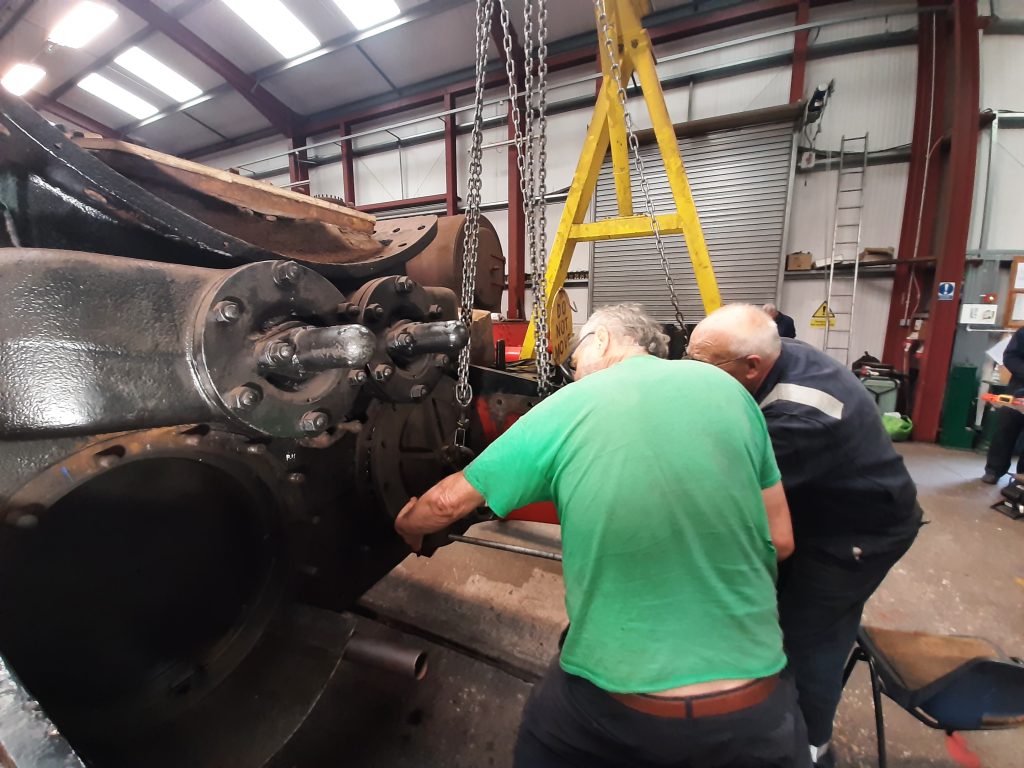 Keith Brewer and Ron Crowe re-fitting 5643's left hand front cylinder cover.