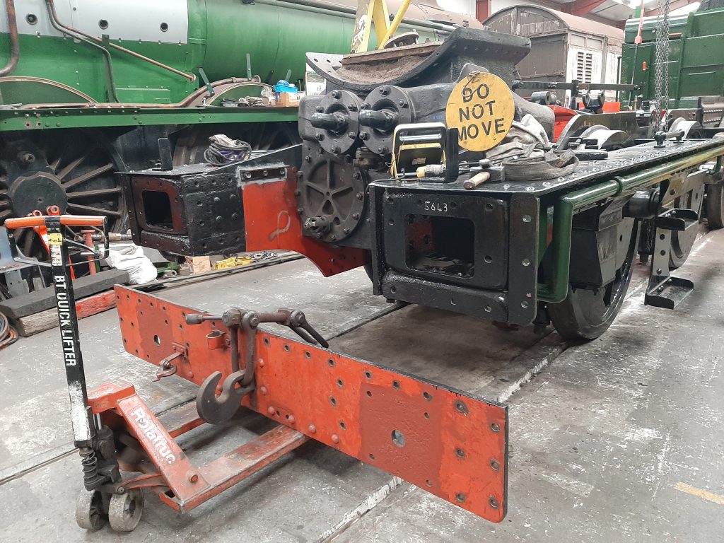 5643's buffer beam ready to be lifted into position